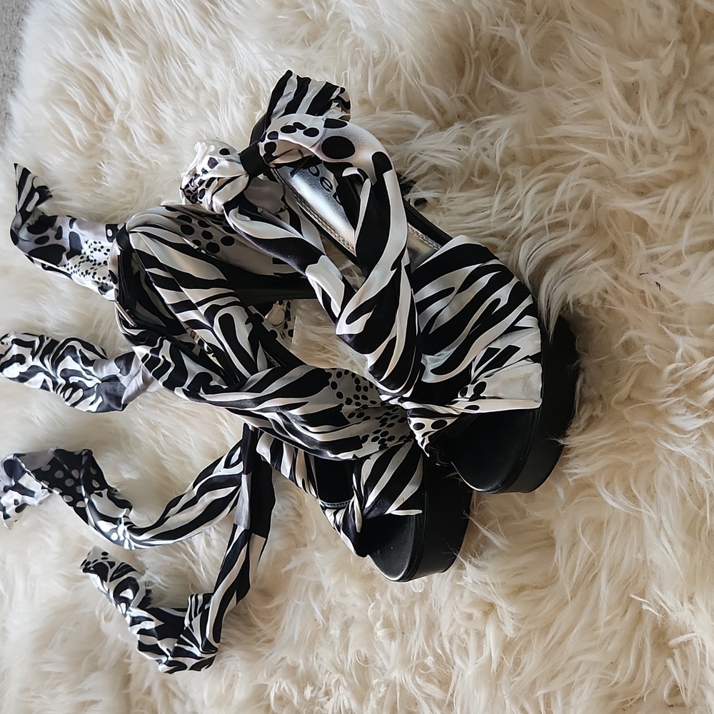 EUC BEBE black and white scarf heels - size 8